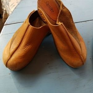 Vtg Wooden Sanita Slip on Clogs Camel